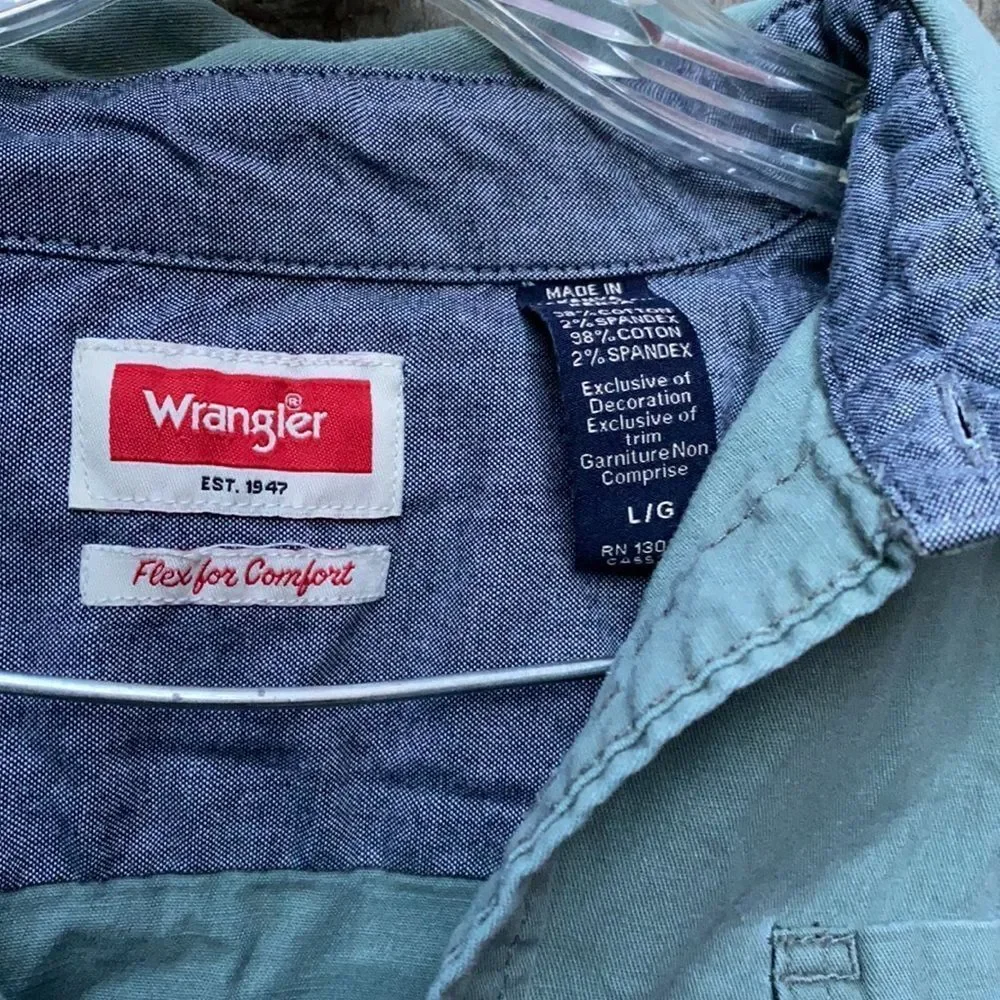 Wrangler Button down shirt sz. L